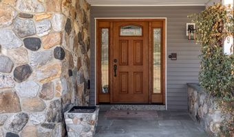 9 Delno Dr, Danbury, CT 06811