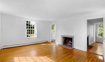 57 Farewell St, Newport, RI 02840