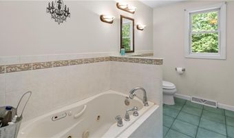 14 Deer Run Dr, Coventry, RI 02816
