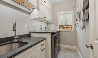 15 Hubbard Ln, Bolton, MA 01740