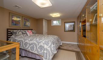 38 Holly Dr, Parlin, NJ 08859