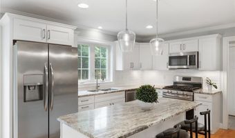 42 E Lantern Rd, Lincoln, RI 02865