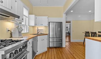 58 Second St, Newport, RI 02840