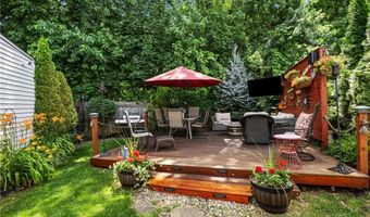 1958 Cranston St, Cranston, RI 02920