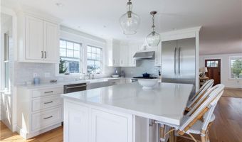 808 W Beach Rd, Charlestown, RI 02813