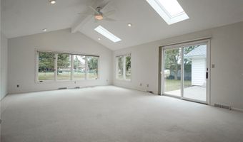100 W Maplemere Rd, Amherst, NY 14221