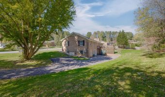 460 NE Oak Hill St, Abingdon, VA 24210