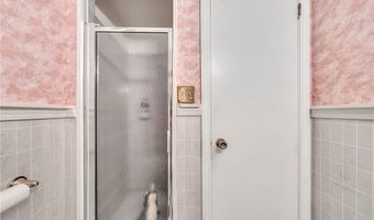 8 Countryside Ct, Amherst, NY 14221