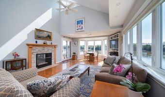 152 Crompton Ave 12, East Greenwich, RI 02818
