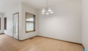 2413 E Brek St, Brandon, SD 57005