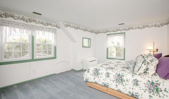 75 Lakeview Dr, Allentown, NJ 08501