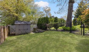 120 Bretton Woods Dr, Cranston, RI 02920