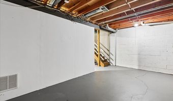 2610 WINDBREAK Dr, Alexandria, VA 22306