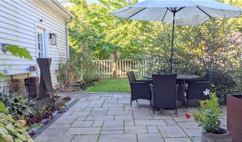 4 Spinnaker Dr, East Providence, RI 02915