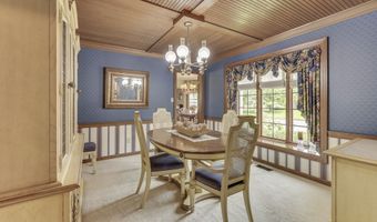 1521 Secretariat Ln, Indianapolis, IN 46217