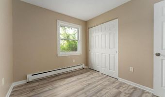 34 Bell St, Bayville, NJ 08721