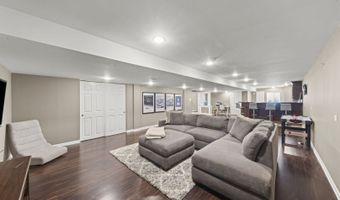 621 Lake Cornish Way, Algonquin, IL 60102