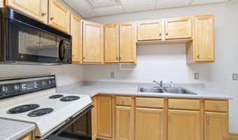 8 Chestnut Dr, Bedford, NH 03110