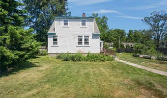32 Hoffman Ave, Cranston, RI 02920