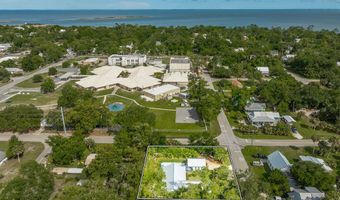 121 14th St, Apalachicola, FL 32320