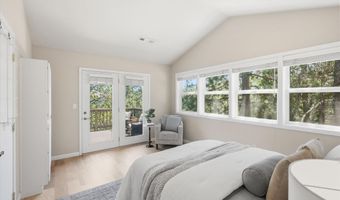 215 Piedmont Dr, Ashland, OR 97520