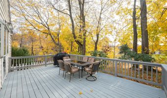 8 Lakeview Rd, Brookfield, CT 06804