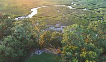 70 Dolphin Point Dr, Beaufort, SC 29907