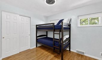 9828 Whitcomb Ln, Affton, MO 63123