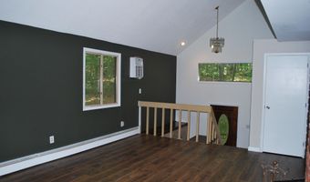 43 Camelot Dr, Bedford, NH 03110