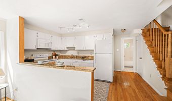 156 N BEDFORD St B, Arlington, VA 22201