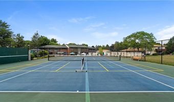 993 Williamsburg Cir, Warwick, RI 02886