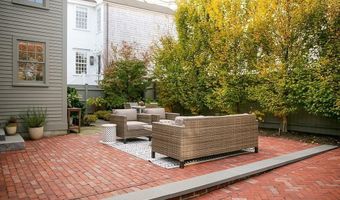 41 Elm St, Newport, RI 02840