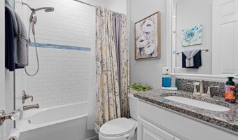 7702 PARADISO Dr, Apollo Beach, FL 33572
