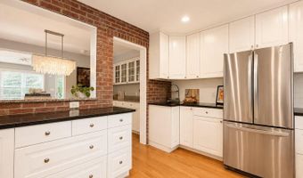 609 S HENRY St, Alexandria, VA 22314
