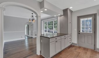 18 Middletown Ave, Atlantic Highlands, NJ 07716