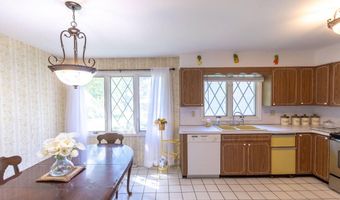 8 Sawyer Pl, Albany, NY 12208