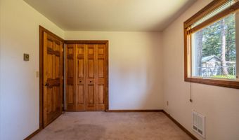 1135 1ST St NE, Bandon, OR 97411