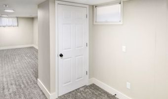 814 S High St, Aberdeen, SD 57401