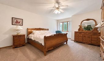 225 Emerald Meadows Dr, Arnolds Park, IA 51331