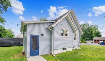 8 Rosewood Ave, Amityville, NY 11701
