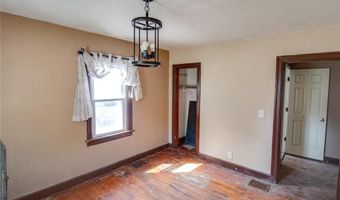 2020 Country Club Dr, Alton, IL 62002