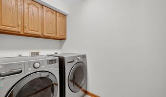 909 Idaho Ave, Ames, IA 50014