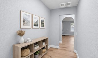 1003 S Rinker Ave, Aurora, MO 65605