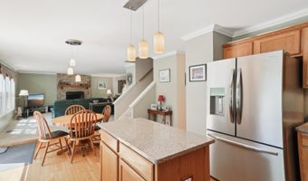 305 BUCKINGHAM Dr, Algonquin, IL 60102