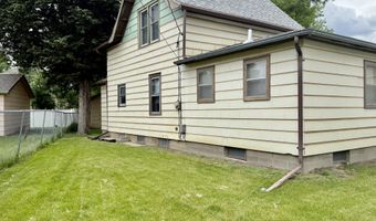 912 S Lloyd St, Aberdeen, SD 57401
