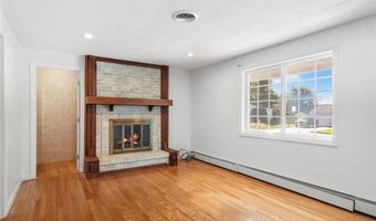31 Conifer Dr, North Providence, RI 02904