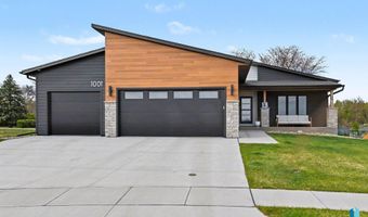 1001 S Moonlight Cir, Brandon, SD 57005