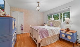 26 Bradrick Ln, Allendale, NJ 07401