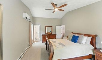 3 Sandy Ln, Bristol, RI 02809