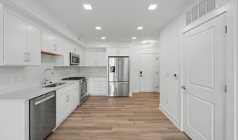 701 N HENRY St 206, Alexandria, VA 22314